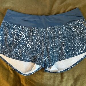 Oiselle Size 8 Patterned Shorts